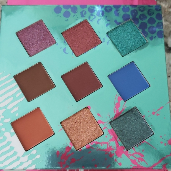 Eyeshadow Pallete - Picture 3 of 4